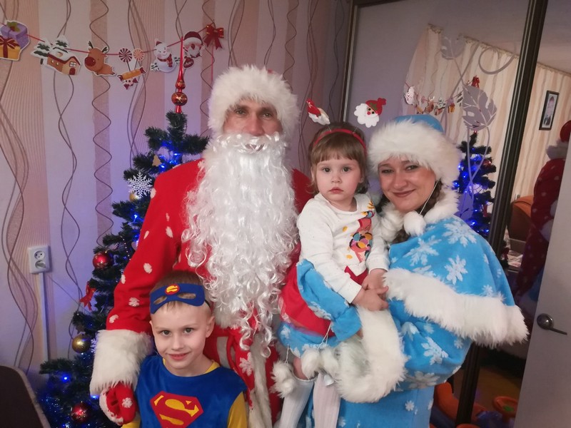 Дед Мороз и Снегурочка поздравили детей жлобинских спасателей