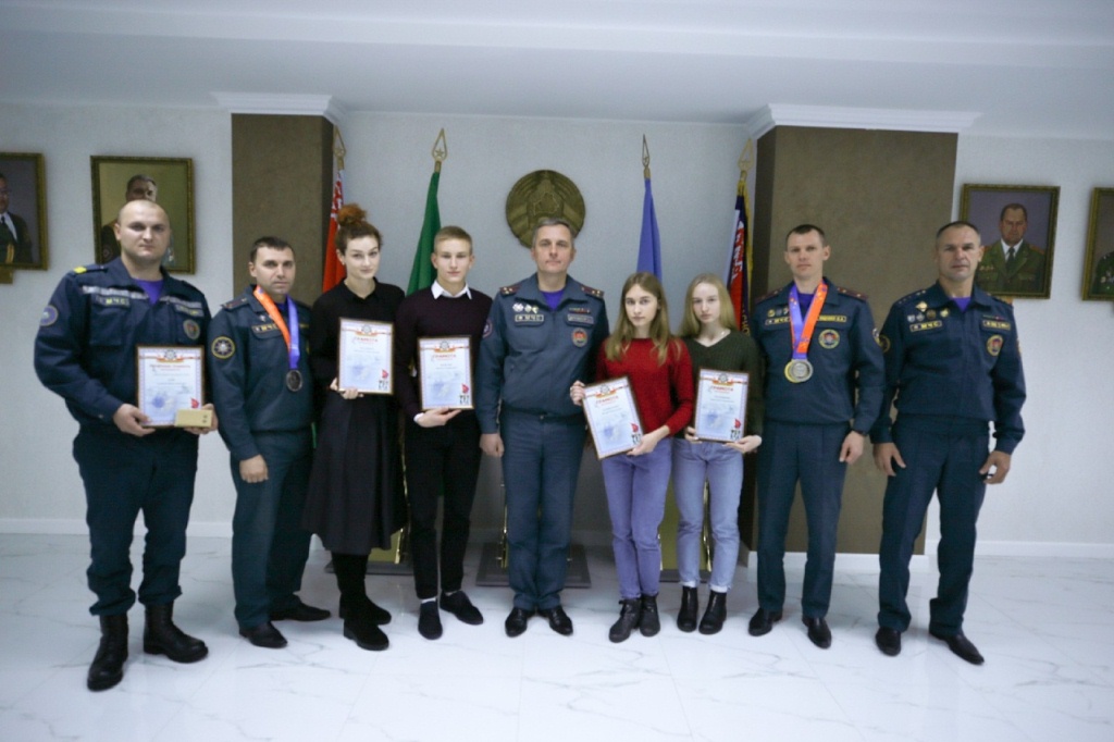 В областном управлении МЧС наградили представителей Гомельской области в сборной команде по пожарно-спасательному спорту Республики Беларусь