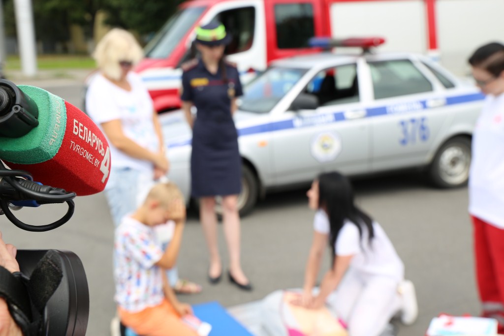 В Гомеле прошла совместная акция МЧС, ГАИ и Красного Креста "Безопасность на дороге" (ОБНОВЛЕНО)