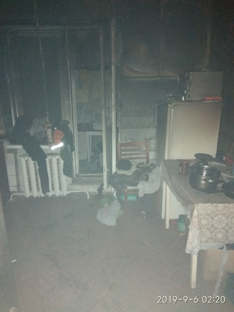 Пожар квартиры в Петрикове: спасателями эвакуировано 8 человек.