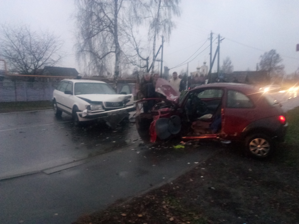 ДТП в Буда-Кошелевском районе: спасатели деблокировали пострадавшего водителя