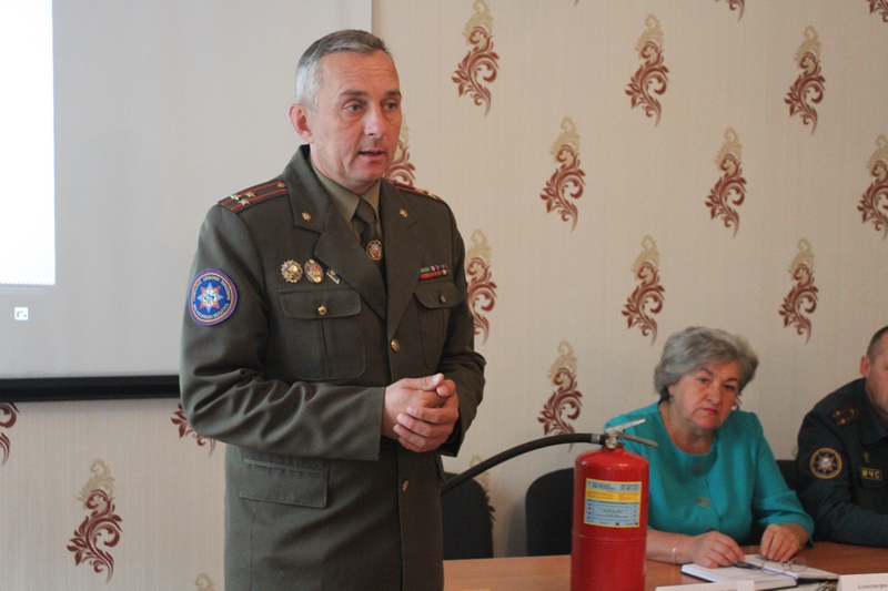Сергей Анатольевич напомнил о безопасности работникам центра социального обслуживания Чечерского района