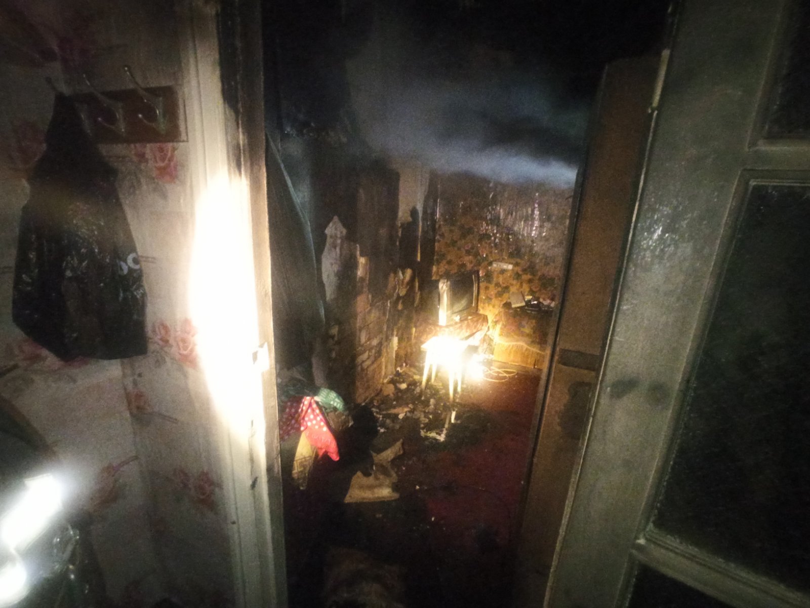 На пожаре в Рогачеве работники МЧС спасли хозяина домовладения