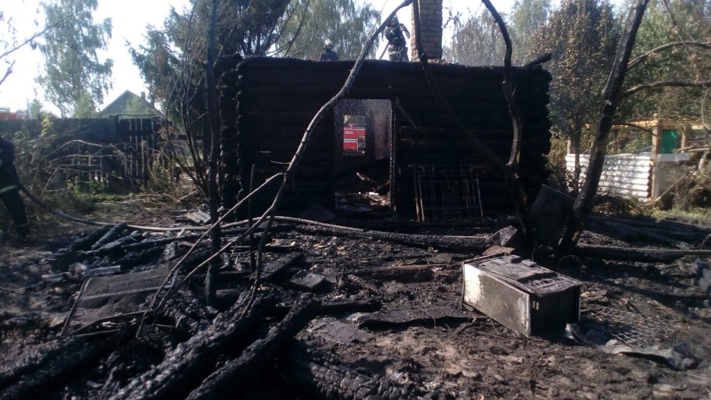 В Гомельском районе на пожаре при попытке самостоятельного тушения пенсионер получил ожоги 