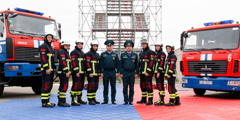 Белорусские спасатели побеждают на соревнованиях "Сильнейший пожарный-спасатель" в России