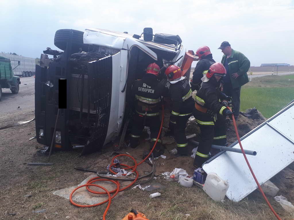ДТП в Мозырском районе: понадобилась помощь спасателей в деблокировке водителя грузового автомобиля