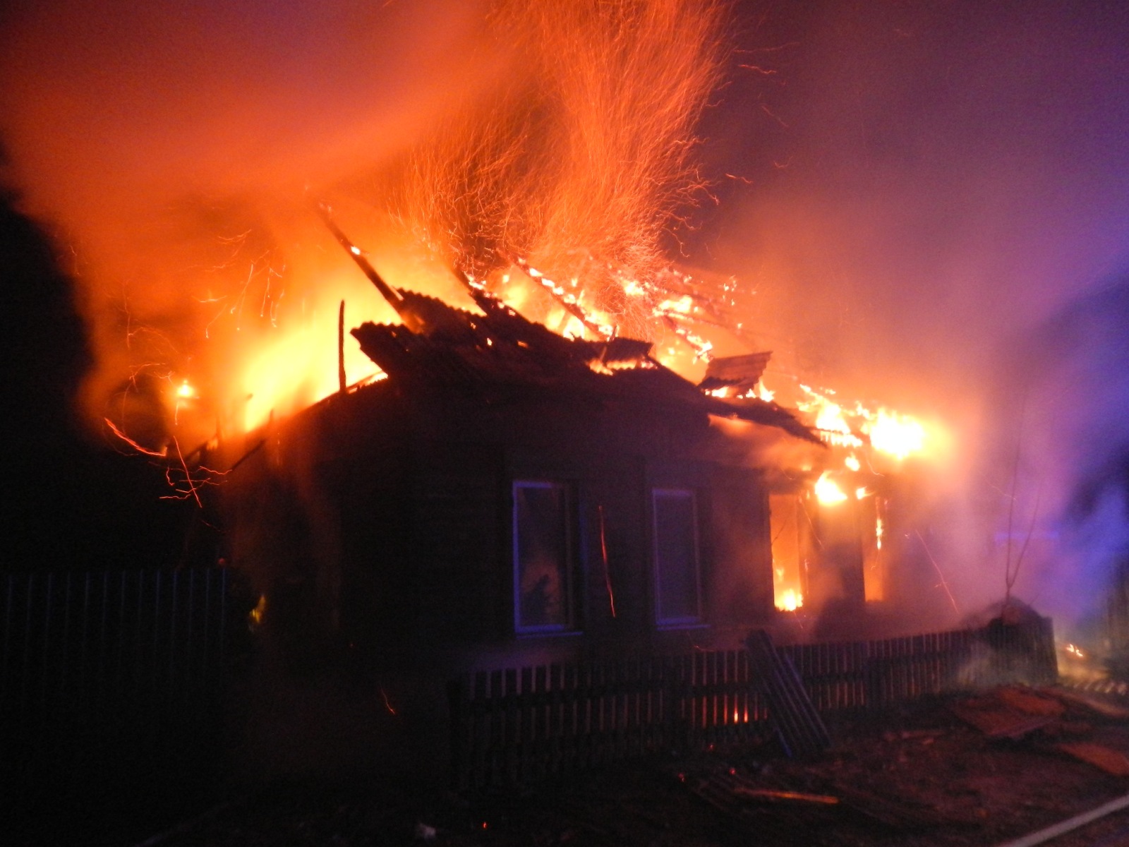 На пожаре в Речицком районе погиб пенсионер