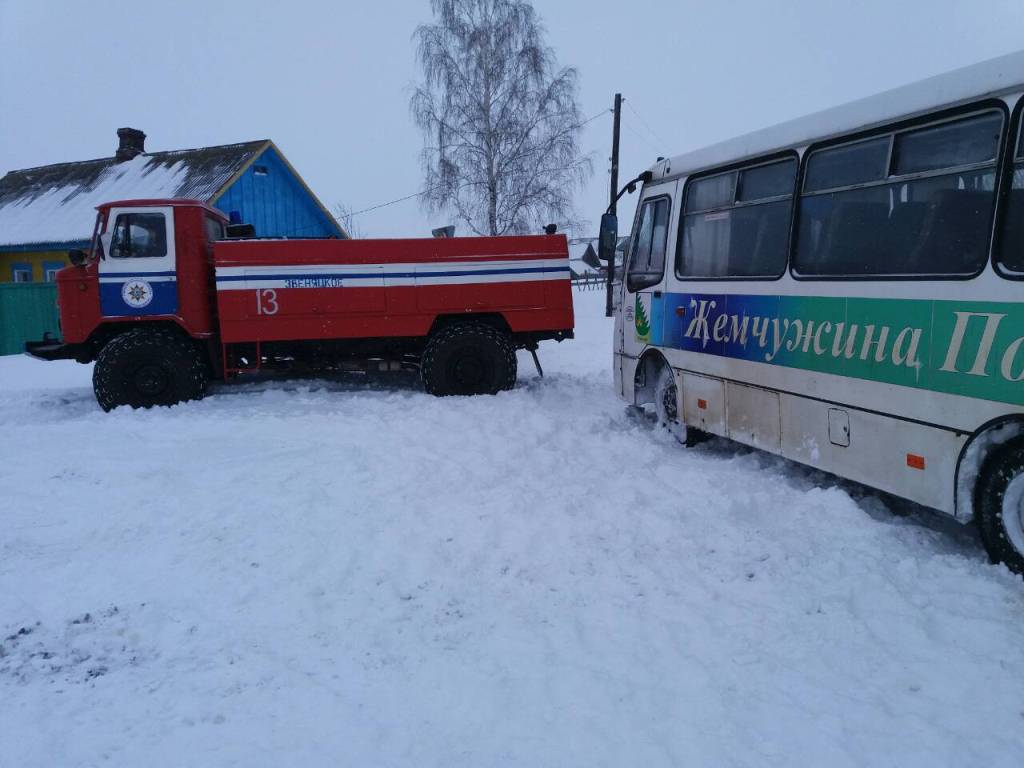 Хойникский район. Буксировка рейсового автобуса