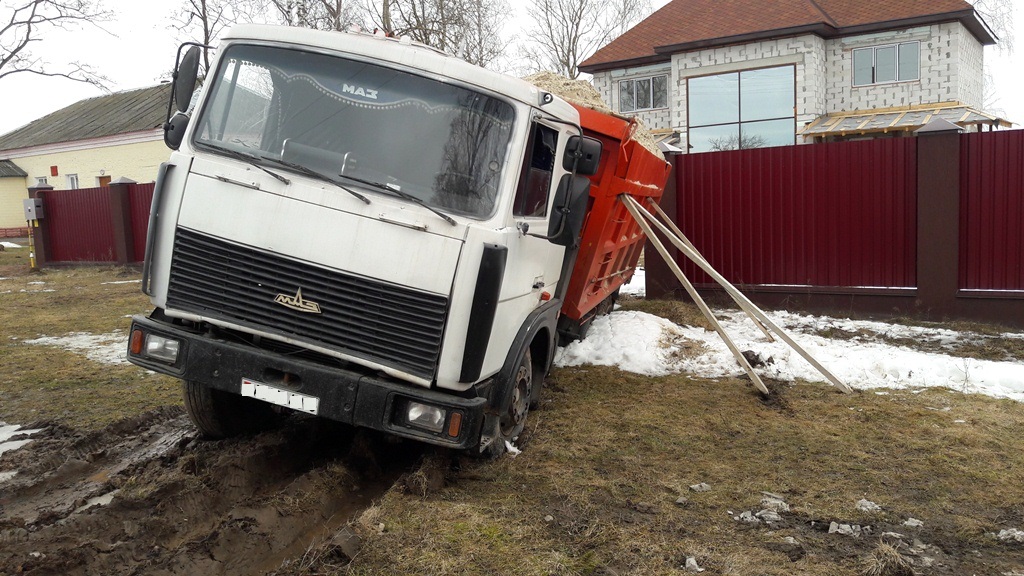 Гомель. Буксировка грузового автомобиля