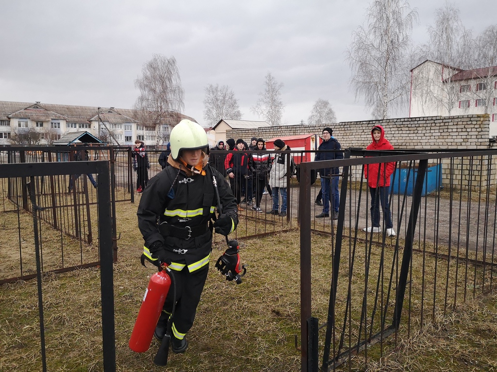 Жлобин. Знакомство студентов с профессией спасателя