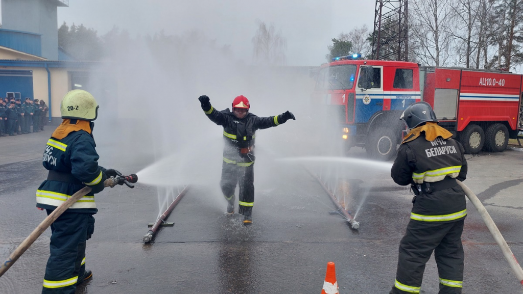 Выход на пенсию пожарным. Проводы пожарного на пенсию. Последний день перед пенсией пожарника. Как провожают пожарных на пенсию традиция.